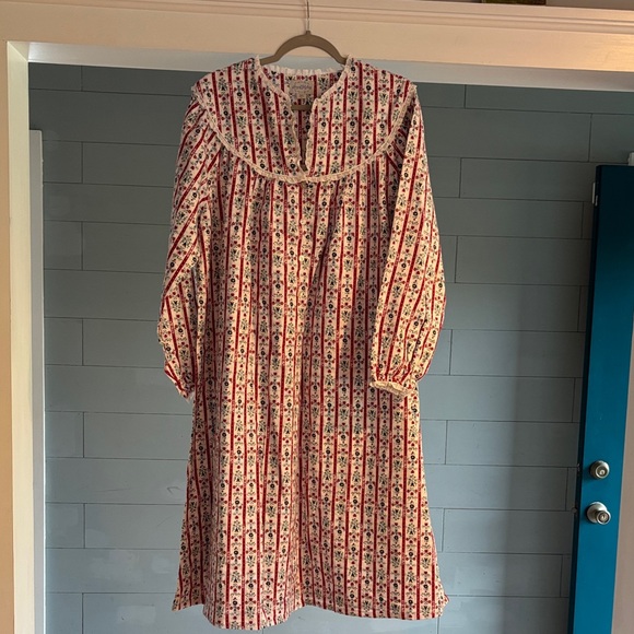 Lanz of Salzburg Flannel Floral Red Nightgown - Picture 1 of 8